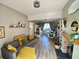 Lounge/Diner- click for photo gallery